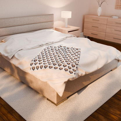 Cozy Celtic Knot Pattern Velveteen Plush Blanket | Soft Throw, Nursery Decor, Gift for Kids, Living Room Accessory, Winter Warmth - Celtic Scents