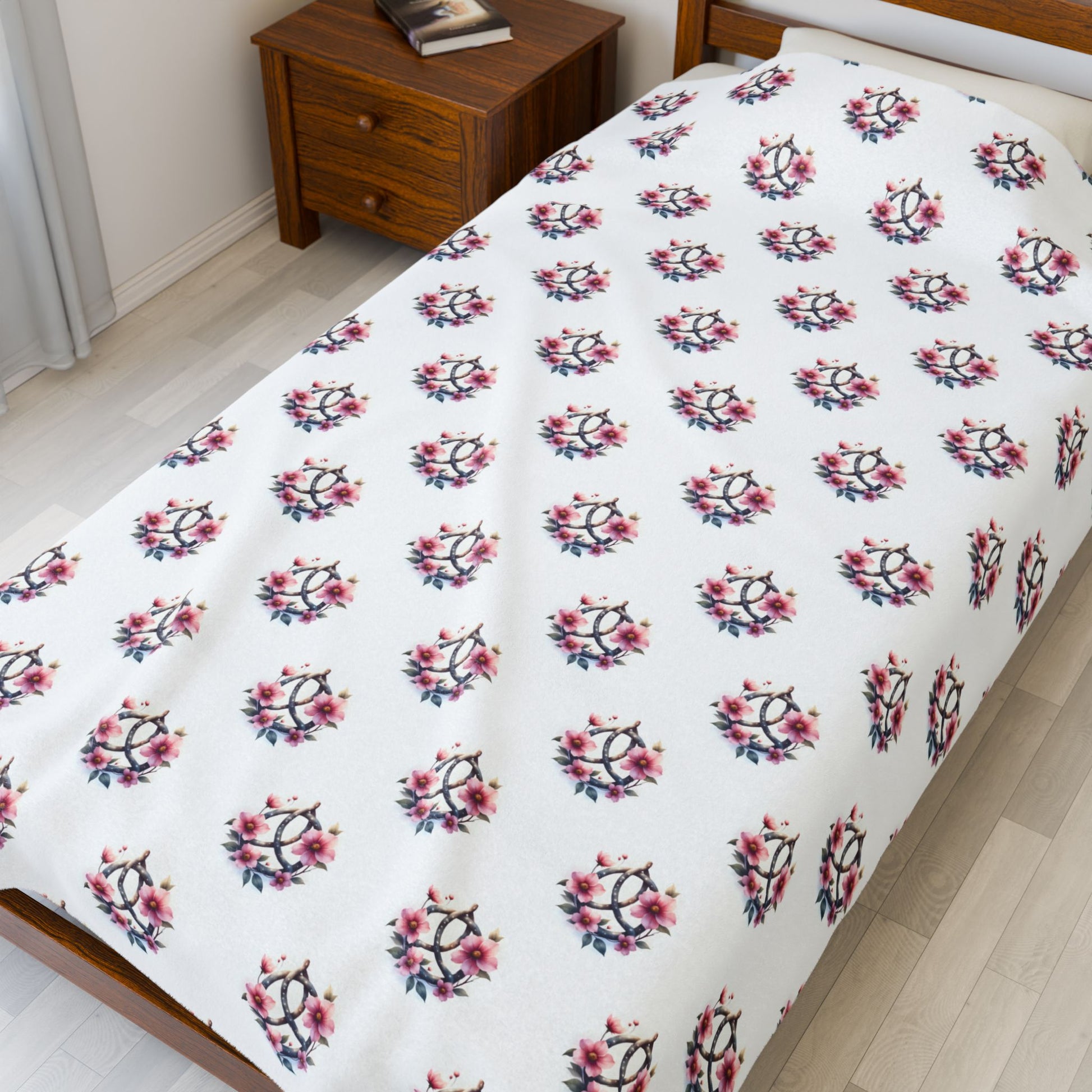 Celtic Knot Floral Velveteen Plush Blanket | Cozy Floral Throw, Soft Home Decor, Perfect for Gifts, Cozy Nights, Warm Decor - Celtic Scents
