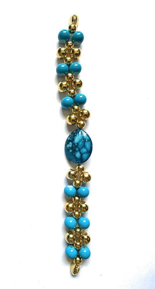 Blue and Gold Colored Beaded Bracelet, Blue Centerpiece, Heart Magnetic Clasp